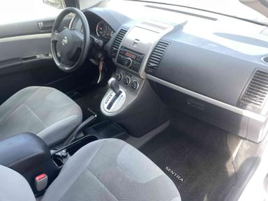 Nissan Sentra 2010 - Thumbnail 10
